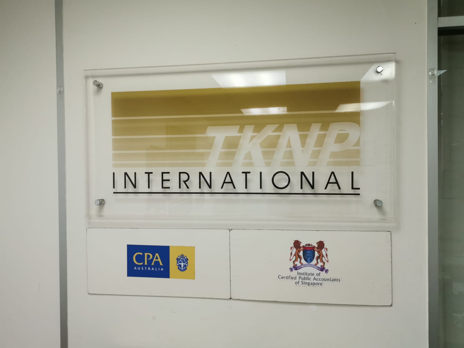 Tknp International logo